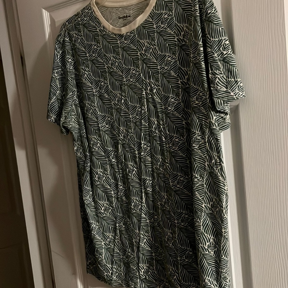 Leaf print t shirt